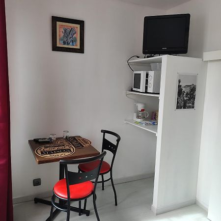 Gite Pour 6 Ou Chambre Pour 2 A Formigny Buitenkant foto